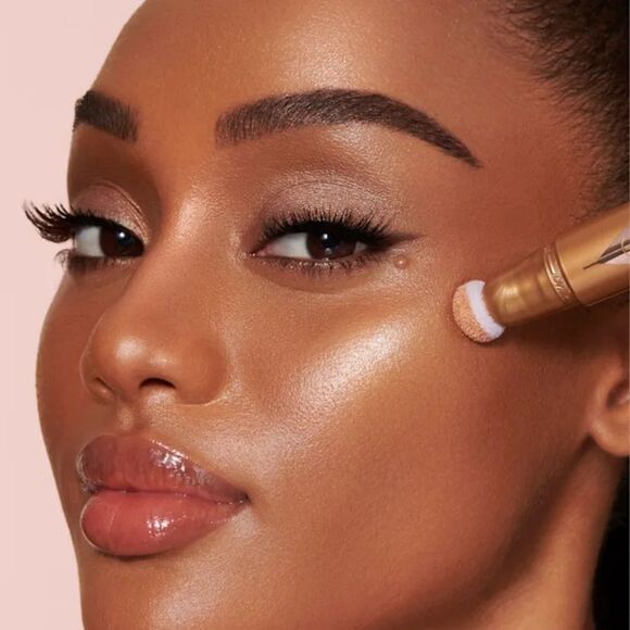 Charlotte Tilbury Glowgasm Beauty Light Wand Highlighter - Goldgasm - Picture 3 of 3